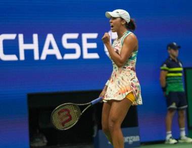 NEW YORK - SEPTEMBER 4, 2023: ABD 'li profesyonel tenisçi Madison Keys, New York' taki Billie Jean King Ulusal Tenis Merkezi 'nde oynanan 2023 ABD Açık' ta oynanan 16 turluk karşılaşma sonrasında zaferini kutladı