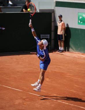 PARIS, FRANCE - 31 Mayıs 2023: Arjantinli profesyonel tenisçi Diego Schwartzman, Portekizli Nuno Borges 'e karşı 2023' te Paris, Fransa 'da oynanan ikinci tur maçında