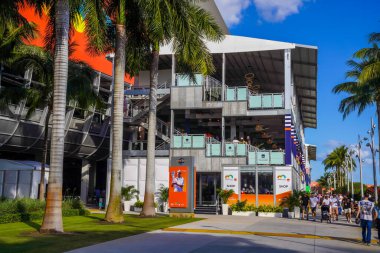 MIAMI GARDENS, FLORIDA - 30 Mart 2024: Miami Gardens, Florida 'da 2024 Miami Açık tenis şampiyonası boyunca Hard Rock Stadyumu' nda