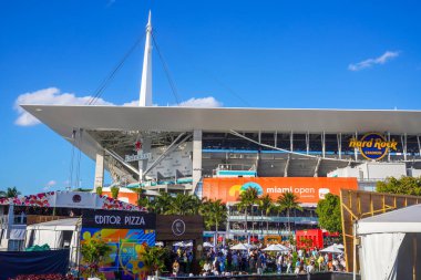MIAMI GARDENS, FLORIDA - 30 Mart 2024: Miami Gardens, Florida 'da 2024 Miami Açık tenis şampiyonası boyunca Hard Rock Stadyumu' nda