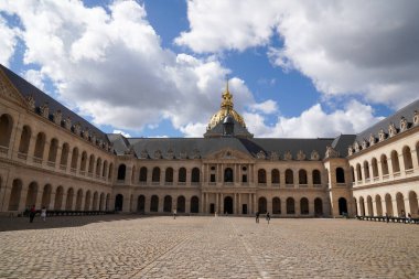 Paris, Fransa 'daki L' Hotel National des Invalides. Paris 'in 7. Bölgesindeki Ordu Müzesi. National des Invalides Oteli 'nde bulunan bir Fransız ulusal müzesidir..