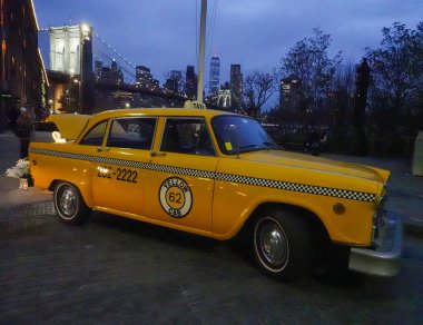 BrooKLYN, NEW YORK - 15 Aralık 2024: Iconic Checker Marathon taksi otomobili Brooklyn, New York 'ta Checker Motors Corporation tarafından üretildi. Checker, Amerika 'nın en ünlü taksi aracı olmaya devam ediyor. 