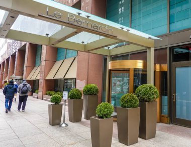 NEW YORK - 20 Şubat 2025: Manhattan şehir merkezinde üç Micheline yıldızı restoranı Le Bernardin