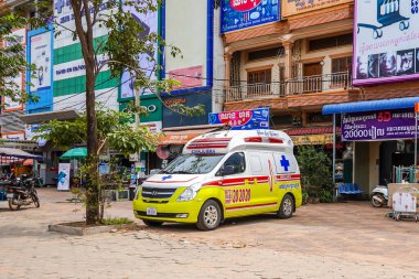 SIEM REAP, CAMBODIA - 7 Kasım 2019: Siem Reap, Kamboçya 'da yerel ambulans