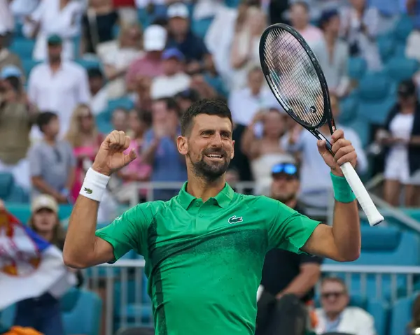 MIAMI GARDENS, FLORIDA - 27 Mart 2025: Novak Cokoviç Miami 'deki Hard Rock Stadyumu' nda 2025 Miami Açık 'ta oynanan çeyrek final karşılaşması sonrasında zaferini kutladı
