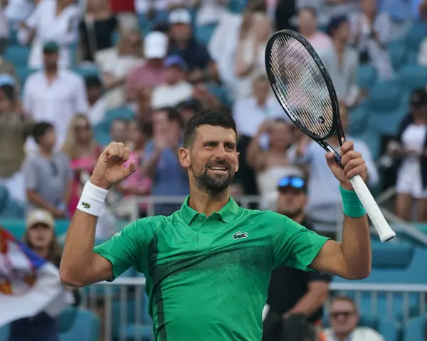 MIAMI GARDENS, FLORIDA - 27 Mart 2025: Novak Cokoviç Miami 'deki Hard Rock Stadyumu' nda 2025 Miami Açık 'ta oynanan çeyrek final karşılaşması sonrasında zaferini kutladı