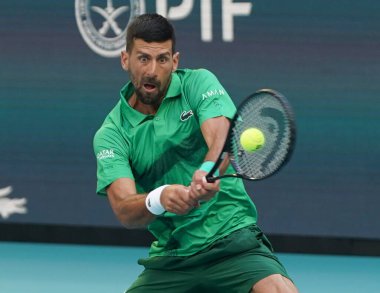 MIAMI GARDENS, FLORIDA - 27 Mart 2025: Novak Cokoviç Miami 'deki Hard Rock Stadyumu' nda oynanan 2025 Miami Açık 'ta ABD' li Sebastian Korda ile oynadığı çeyrek final karşılaşmasında