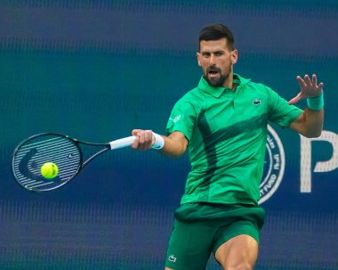 MIAMI GARDENS, FLORIDA - 27 Mart 2025: Novak Cokoviç Miami 'deki Hard Rock Stadyumu' nda oynanan 2025 Miami Açık 'ta ABD' li Sebastian Korda ile oynadığı çeyrek final karşılaşmasında