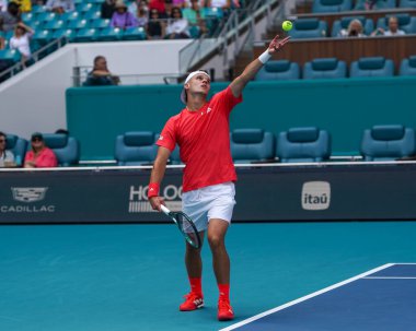 MIAMI GARDENS, FLORIDA - 27 Mart 2025: Çek Cumhuriyeti 'nden Jakub Mensik, Miami' deki Hard Rock Stadyumu 'nda Fransa' dan Arthur Fils 'e karşı oynadığı çeyrek final maçında