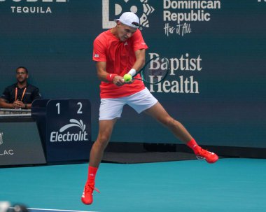 MIAMI GARDENS, FLORIDA - 27 Mart 2025: Çek Cumhuriyeti 'nden Jakub Mensik, Miami' deki Hard Rock Stadyumu 'nda Fransa' dan Arthur Fils 'e karşı oynadığı çeyrek final maçında