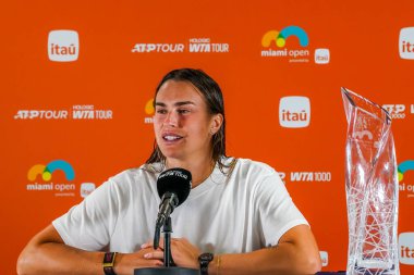 MIAMI GARDENS, FLORIDA - 29 Mart 2025 Miami Açık Şampiyonu Aryna Sabalenka bayanlar final maçında ABD 'li Jessica Pegula' yı yendikten sonra düzenlediği basın toplantısında