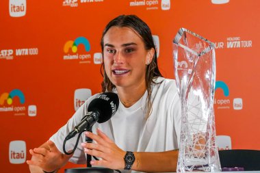 MIAMI GARDENS, FLORIDA - 29 Mart 2025 Miami Açık Şampiyonu Aryna Sabalenka bayanlar final maçında ABD 'li Jessica Pegula' yı yendikten sonra düzenlediği basın toplantısında