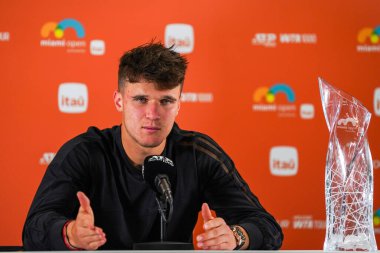 MIAMI GARDENS, FLORIDA - Erkekler tekler final maçında Sırp Novak Cokoviç 'i yendikten sonra düzenlediği basın toplantısında 30 Mart 2025 Miami Açık Şampiyonu Jakub Mensik
