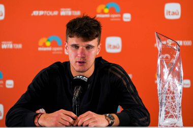 MIAMI GARDENS, FLORIDA - Erkekler tekler final maçında Sırp Novak Cokoviç 'i yendikten sonra düzenlediği basın toplantısında 30 Mart 2025 Miami Açık Şampiyonu Jakub Mensik