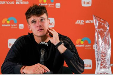 MIAMI GARDENS, FLORIDA - Erkekler tekler final maçında Sırp Novak Cokoviç 'i yendikten sonra düzenlediği basın toplantısında 30 Mart 2025 Miami Açık Şampiyonu Jakub Mensik