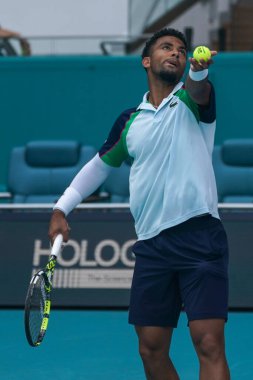 MIAMI GARDENS, FLORIDA - 27 Mart 2025: Arthur Fils Çek Cumhuriyeti 'nden Jakub Mensik' e karşı oynadığı çeyrek final maçında Miami 'deki Hard Rock Stadyumu' nda oynanan maçta