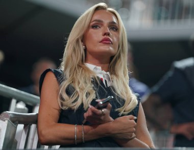 MIAMI GARDENS, FLORIDA - 27 Mart 2025: Amerikalı bir sosyal medya kişiliği, sözü geçen ve Taylor Fritz 'in kız arkadaşı Morgan Riddle Miami' deki Hard Rock Stadyumu 'nda 2025 Miami Açık' ta oynanan çeyrek final maçına katıldı.