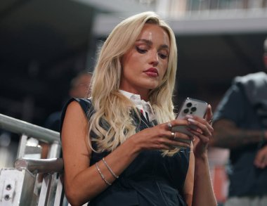 MIAMI GARDENS, FLORIDA - 27 Mart 2025: Amerikalı bir sosyal medya kişiliği, sözü geçen ve Taylor Fritz 'in kız arkadaşı Morgan Riddle Miami' deki Hard Rock Stadyumu 'nda 2025 Miami Açık' ta oynanan çeyrek final maçına katıldı.