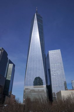 New York - 23 Mart 2025, Manhattan 'da Özgürlük Kulesi. One World Trade Center, Batı Yarımküre 'deki en yüksek bina ve dünyanın en yüksek üçüncü binasıdır.