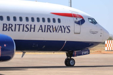 LIVINGSTONE, ZAMBIA - 2 Ekim 2018: British Airways jeti Livingstone, Zambiya 'daki Harry Mwaanga Nkumbula Uluslararası Havalimanı pistinde. 
