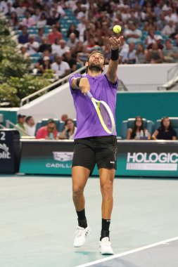 MIAMI GARDENS, FLORIDA - 27 Mart 2025: Matteo Berrettini ABD 'li Taylor Fritz ile Miami' deki Hard Rock Stadyumu 'nda oynadığı çeyrek final maçında