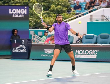 MIAMI GARDENS, FLORIDA - 27 Mart 2025: Matteo Berrettini ABD 'li Taylor Fritz ile Miami' deki Hard Rock Stadyumu 'nda oynadığı çeyrek final maçında