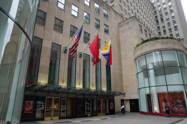 NEW YORK - 26 Haziran 2025: Christie 'nin New York' taki Rockefeller Plaza 'daki genel merkezi. Christie dünyanın en büyük sanat işi ve güzel sanatlar müzayede evi.