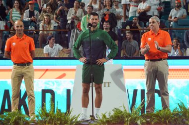 MIAMI GARDENS, FLORIDA - 30 Mart 2025 Miami Açık finalisti Novak Cokoviç, Çek Cumhuriyeti 'nden Jakub Mensik' e Hard Rock Stadyumu 'nda oynanan erkekler tekler finalinde kaybettiği kupa sonrasında 