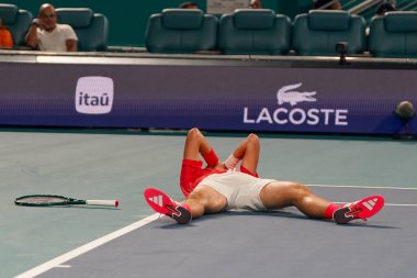 MIAMI GARDENS, FLORIDA - 30 Mart 2025 Miami Açık Şampiyonu Jakub Mensik, erkekler Hard Rock Stadyumu 'nda oynanan erkekler tekler finalinde Sırp Novak Cokoviç' i yenerek zaferini kutladı 