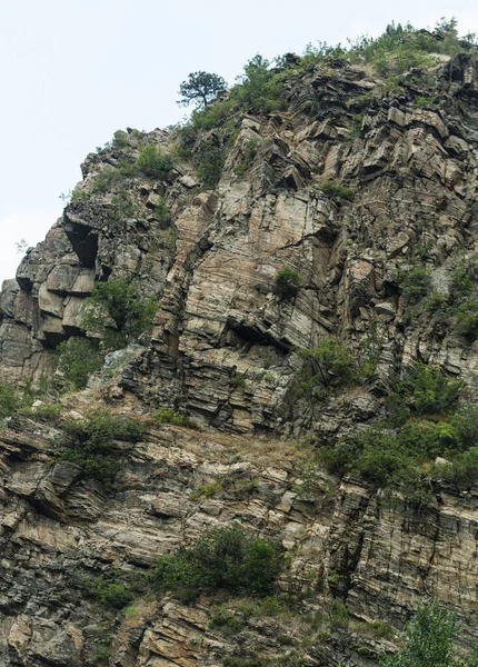 罗多帕斯是东南欧的一个山脉 保加利亚 构造错位是受构造过程影响的岩石的违反行为 — 图库照片