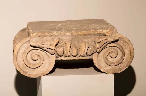 Part Ancient Roman Column Ionic Order Capital Composed Abacus Volutes — Stock Photo, Image
