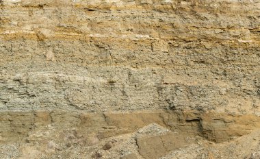 Yüksek oranda demir oksit içeren tortulu kayalar. Kırmızı toprak, toprak. Toprağın dokusu.