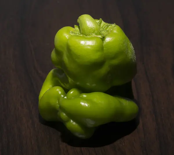 Green Bell Pepper 又称甜椒 Sweet Pepper或Capsicum 是石榴属植物的果实 — 图库照片
