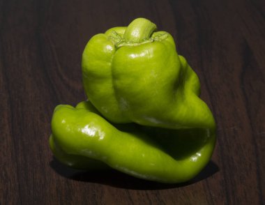 Yeşil dolma biber (ayrıca tatlı biber olarak da bilinir), Kapsicum Annuum familyasından Grossum familyasından bir bitki türü..