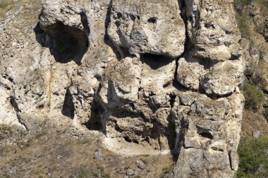 Toltry, Tovtry - Kuzey Moldova 'da Prut üzerinde uzanan dağlık kireçtaşı sırtı.