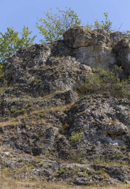 Toltry, Tovtry - Kuzey Moldova 'da Prut üzerinde uzanan dağlık kireçtaşı sırtı.