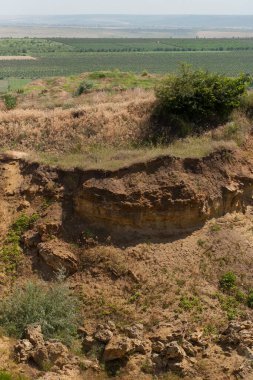 Büyük bir kum ocağı. Endüstriyel ölçekte kum çıkarma yeri..