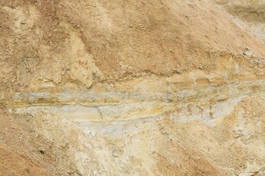 Büyük bir kum ocağı. Endüstriyel ölçekte kum çıkarma yeri..