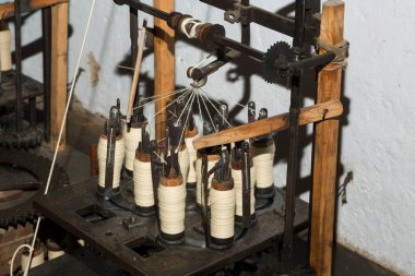 Tryavna, Gabrovo Eyaleti, Bulgaristan. Antik otantik bir manufactory. İplik üretim teknolojisi.