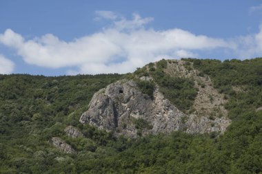 Balkan sıradağları, yerel olarak Stara Planina olarak da bilinir. Katlanmış dağların dağ zinciri.