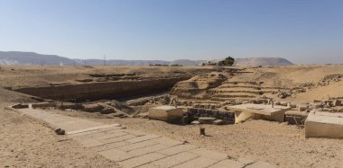 Abydos 'taki Seti I tapınağının arkasındaki Osireion..