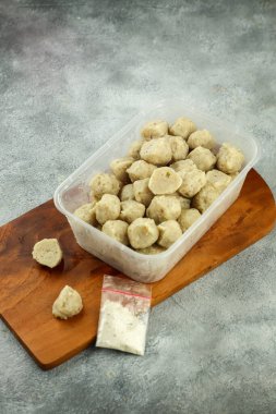 Köfte, Bakso ya da et ve muhallebi unundan yapılmış baso.