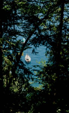 turquoise mountain lake switzerland summer holiday tourism resor