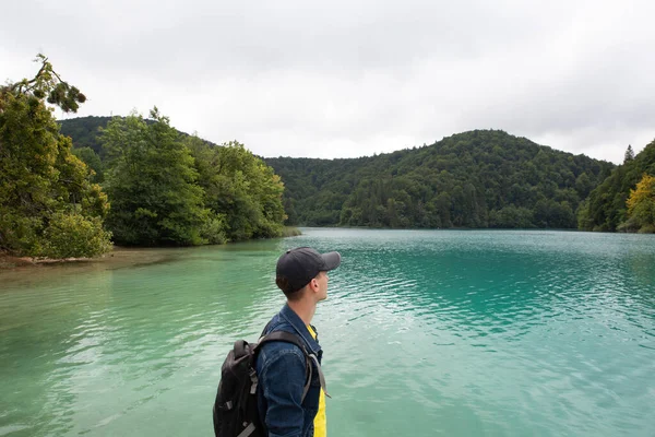 Turist Människor Berg Flod Vattenfall Turkos Klart Vatten Natur Ekologi Stockfoto