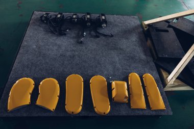 Üretim hattındaki montaj çalışmaları için Yedek Yeni Nesil Robot Kolu. Fabrikada yedek Robot kolu. Sanayi otomasyon teknolojisi.