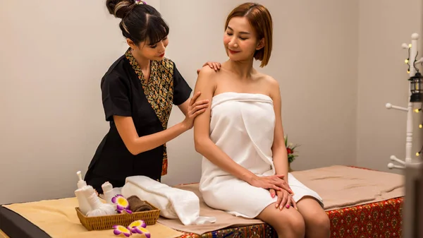 Relaxing Hand Massage Beauty Spa Soothing Massage Hand Professional Massage — стокове фото