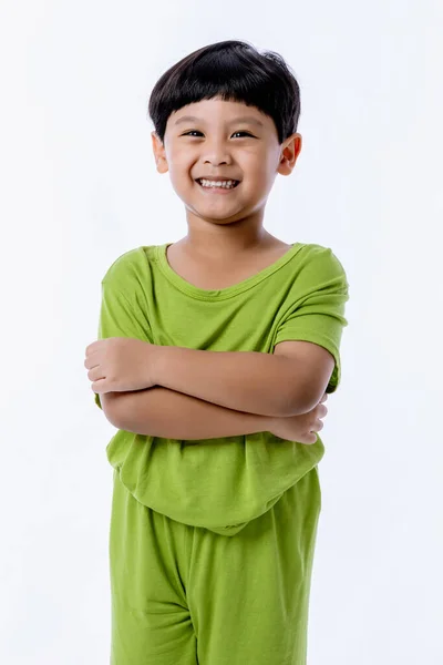 かわいいアジアの少年の肖像画 白い背景に孤立した少年 白を背景に少年の楽しみ — ストック写真