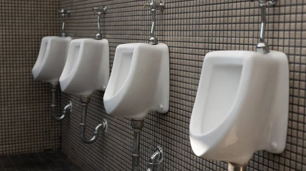 Toilettes Pour Hommes Rangée Urinoirs Extérieurs Hommes Toilettes Publiques Gros — Photo