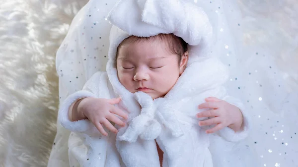 Yeni Doğan Uyuyor Yeni Doğmuş Bebekler Yatakta Uyur Yeni Doğan — Stok fotoğraf