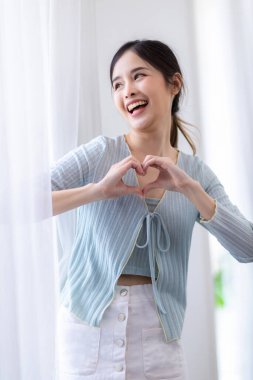 Asyalı güzel bir kadının portresi. Genç Asyalı kadın güzel bir Asyalı model.